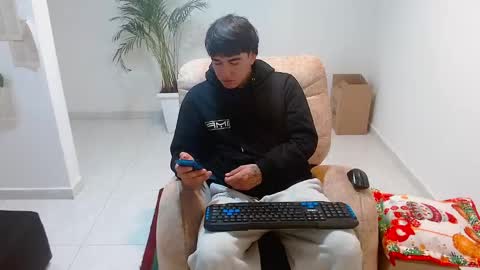 tomy337271 online show from December 17, 2025, 12:55 pm