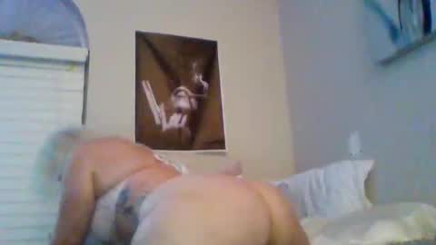 Snapshot of tonitones chatting on January 7, 2026, 4:59 am Honeys Snow Bunny online show from January 7, 2026, 4:59 am