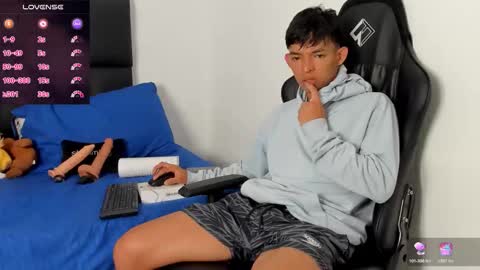 Snapshot of tonny_twink_ chatting on February 1, 2026, 10:41 pm Tonny online show from February 1, 2026, 10:41 pm