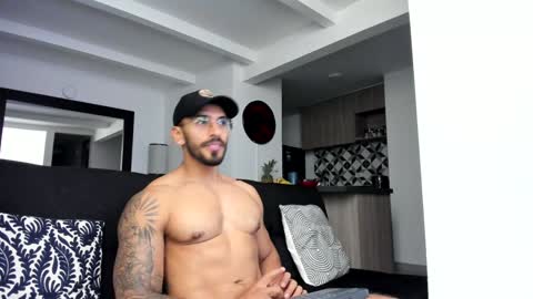 Snapshot of tony_muscle1 chatting on December 7, 2024, 12:52 am tony muscle1 online show from December 7, 2024, 12:52 am