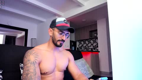 Snapshot of tony_muscle1 chatting on February 3, 2025, 12:58 am tony muscle1 online show from February 3, 2025, 12:58 am