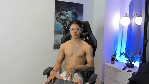 tony_petrov online show from November 16, 2025, 1:28 pm