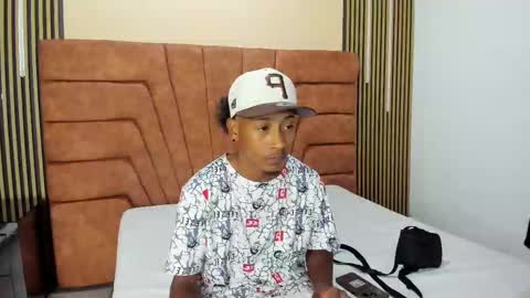 Snapshot of tony_travis chatting on September 22, 2025, 9:50 pm TONY online show from September 22, 2025, 9:50 pm