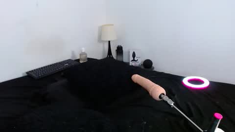 Snapshot of tonycollins_ chatting on December 17, 2025, 11:44 pm Tony online show from December 17, 2025, 11:44 pm