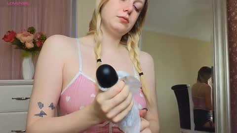 Snapshot of too_cute_blonde_girl chatting on March 12, 2025, 3:02 am Hey hey Im Megan Pvt open. Im very glad to see you here online show from March 12, 2025, 3:02 am