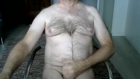 Snapshot of tooohard chatting on October 22, 2025, 7:52 am Alex online show from October 22, 2025, 7:52 am