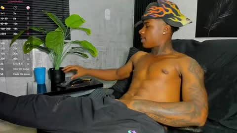 Snapshot of toower_ chatting on July 14, 2026, 9:09 pm T O W E R online show from July 14, 2026, 9:09 pm