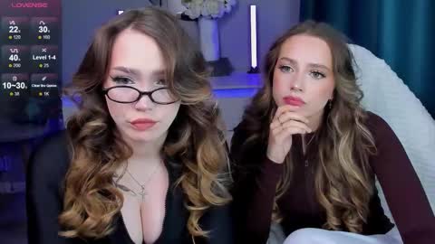 Snapshot of top_twins chatting on November 29, 2025, 4:54 pm Yara online show from November 29, 2025, 4:54 pm