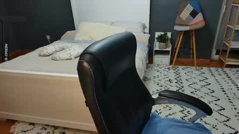 Snapshot of toplegs chatting on October 3, 2025, 8:17 pm Anda online show from October 3, 2025, 8:17 pm