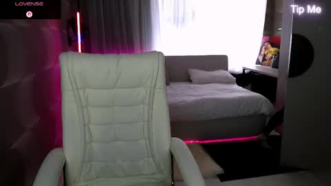 Snapshot of tori_blond chatting on June 3, 2026, 5:32 am tori_blond online show from June 3, 2026, 5:32 am