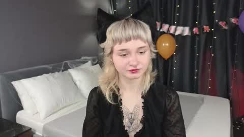 Snapshot of tori_cutie chatting on October 30, 2025, 12:12 am Tori online show from October 30, 2025, 12:12 am