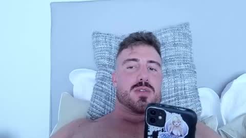 Snapshot of toro_arrapato chatting on December 17, 2025, 7:31 pm toro_arrapato online show from December 17, 2025, 7:31 pm