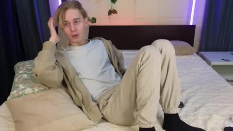 Snapshot of toxicpassion chatting on December 2, 2025, 1:05 pm Max online show from December 2, 2025, 1:05 pm