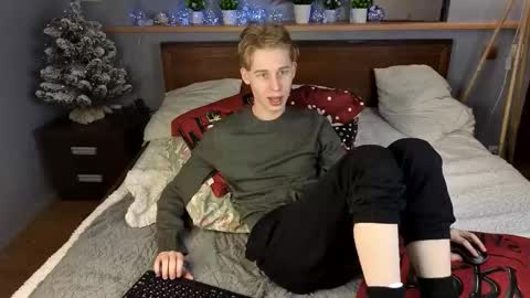 Snapshot of toxicpassion chatting on December 20, 2025, 2:02 pm Max online show from December 20, 2025, 2:02 pm