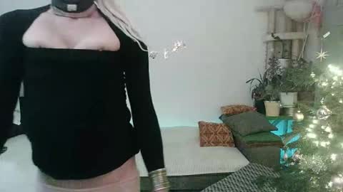 Snapshot of toyboybitchslut chatting on December 23, 2025, 3:37 am Patrizia online show from December 23, 2025, 3:37 am