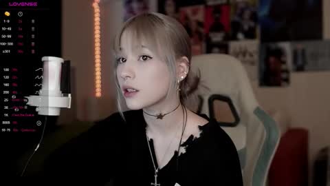 Snapshot of traharaaa chatting on March 6, 2026, 1:18 pm Ariana and Erik online show from March 6, 2026, 1:18 pm