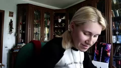 Lesly online show from June 10, 2026, 8:24 am