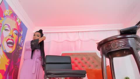 Juliana Giiraldo  online show from September 12, 2025, 1:22 pm