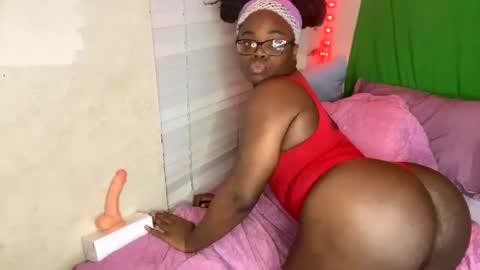 Snapshot of transgirl_omi chatting on February 8, 2025, 9:56 am TransDomme Omi online show from February 8, 2025, 9:56 am