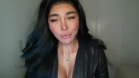Snapshot of transnextdoor_ chatting on January 27, 2025, 8:39 pm ALMIGHTY GODDESS VALENTINA online show from January 27, 2025, 8:39 pm