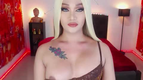 Snapshot of transplayfullolivia chatting on December 18, 2025, 6:52 am KYLIE BELLA TS online show from December 18, 2025, 6:52 am