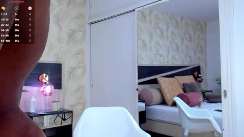 Snapshot of travis_lenox_ chatting on October 12, 2025, 3:00 pm Travis online show from October 12, 2025, 3:00 pm