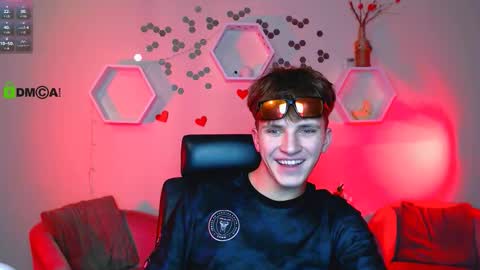 Travis online show from October 15, 2025, 7:03 pm