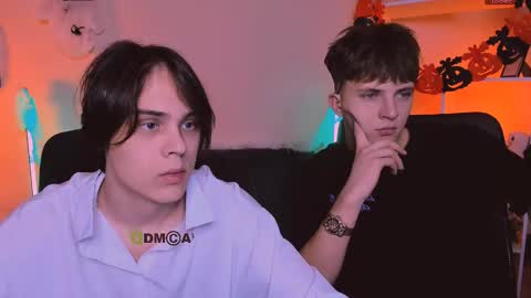 Travis online show from October 26, 2025, 7:42 pm