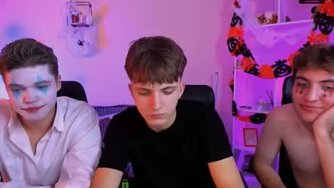 Travis online show from October 31, 2025, 9:27 pm