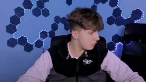 Travis online show from April 17, 2026, 8:50 am