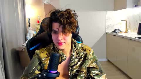 Snapshot of travisrivas chatting on December 4, 2025, 2:43 am travisrivas online show from December 4, 2025, 2:43 am