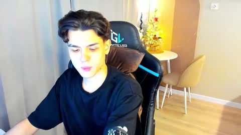 Snapshot of travisrivas chatting on December 16, 2025, 11:48 am travisrivas online show from December 16, 2025, 11:48 am