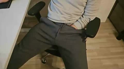 Snapshot of tree1989 chatting on December 31, 2024, 11:28 pm tree1989 online show from December 31, 2024, 11:28 pm