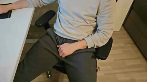 Snapshot of tree1989 chatting on January 1, 2025, 10:32 am tree1989 online show from January 1, 2025, 10:32 am