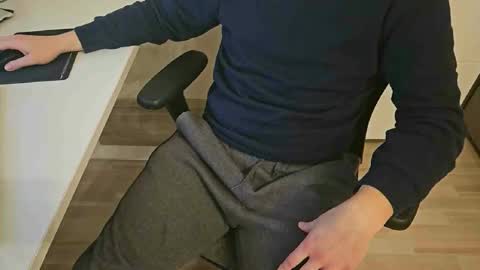 Snapshot of tree1989 chatting on January 3, 2025, 8:11 pm tree1989 online show from January 3, 2025, 8:11 pm