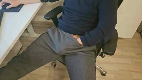 Snapshot of tree1989 chatting on January 4, 2025, 10:13 pm tree1989 online show from January 4, 2025, 10:13 pm