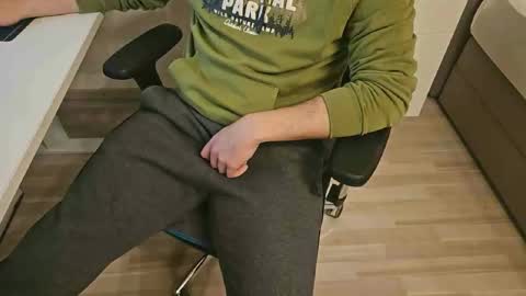 Snapshot of tree1989 chatting on January 5, 2025, 7:49 pm tree1989 online show from January 5, 2025, 7:49 pm