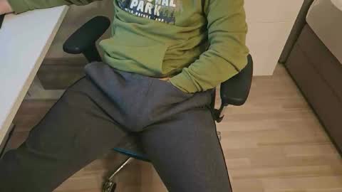 Snapshot of tree1989 chatting on January 5, 2025, 10:50 pm tree1989 online show from January 5, 2025, 10:50 pm