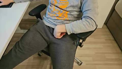 Snapshot of tree1989 chatting on January 6, 2025, 8:50 pm tree1989 online show from January 6, 2025, 8:50 pm