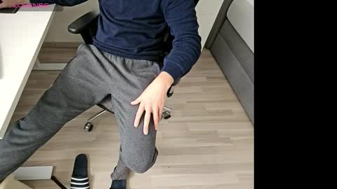 Snapshot of tree1989 chatting on September 14, 2025, 3:00 pm tree1989 online show from September 14, 2025, 3:00 pm