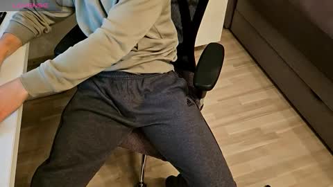 Snapshot of tree1989 chatting on November 4, 2025, 6:51 pm tree1989 online show from November 4, 2025, 6:51 pm