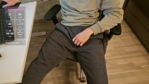 Snapshot of tree1989 chatting on November 8, 2025, 8:18 pm tree1989 online show from November 8, 2025, 8:18 pm