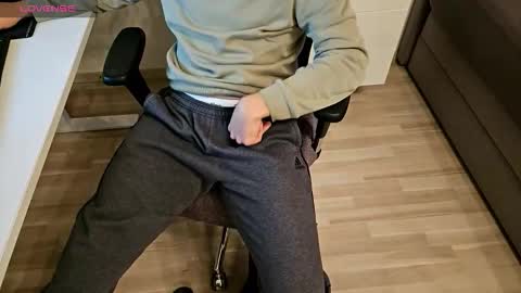 Snapshot of tree1989 chatting on November 16, 2025, 7:41 pm tree1989 online show from November 16, 2025, 7:41 pm