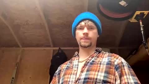 Snapshot of treeman817 chatting on February 1, 2026, 6:17 pm treeman817 online show from February 1, 2026, 6:17 pm