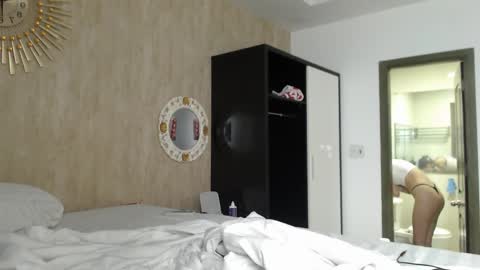 Sarah And Jon online show from December 5, 2024, 2:42 am