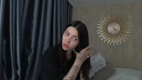 Sarah And Jon online show from January 4, 2025, 11:27 pm