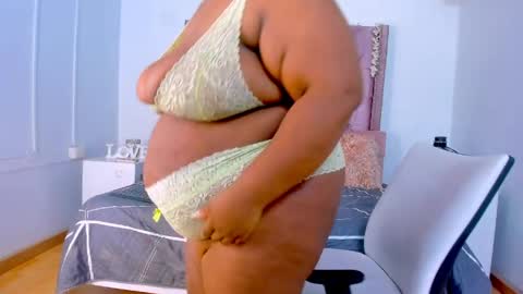 Snapshot of treisyvixen chatting on May 11, 2026, 3:23 am Treisy Vixen big ass online show from May 11, 2026, 3:23 am