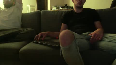 Snapshot of trevtone6 chatting on December 3, 2025, 4:09 am Trev Tone online show from December 3, 2025, 4:09 am