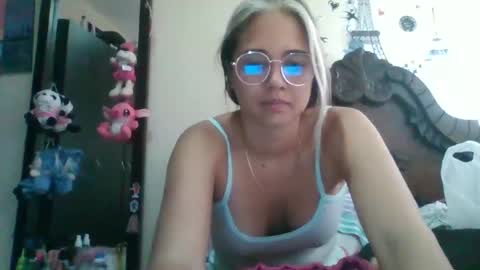 triana_bell online show from December 22, 2024, 4:38 pm