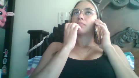 triana_bell online show from December 27, 2024, 4:32 pm